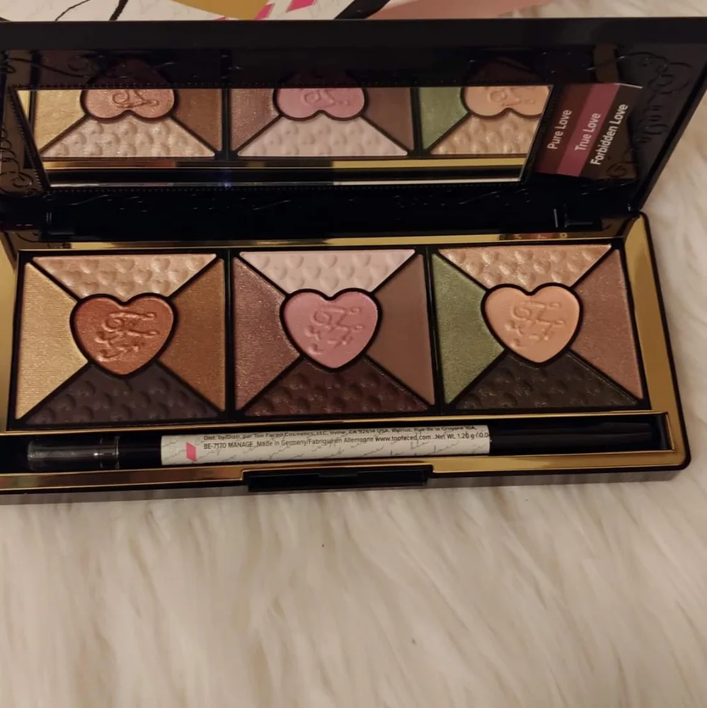 💖 FIRM! NWT TOO FACED LOVE EYESHADOW PALETTE (DISCONTINUED)